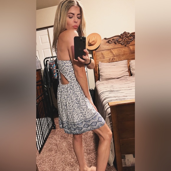 Hollister, Blue & White Floral, Open Lace Up Back Adjustable Strap Dress. Size L - Picture 1 of 8